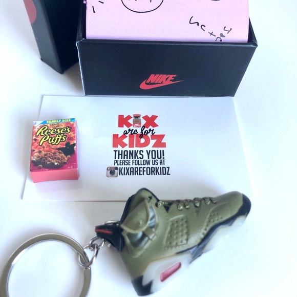 Travis Scott Jordan 6 3D Mini Sneaker Keychain - Picture 1 of 7